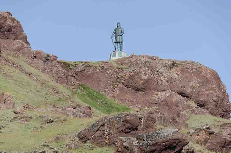 146 - Groenlandia - fiordo Tunulliarfik - Qassiarsuk - monumento a Leif Eriksson - hijo de Erik el Rojo